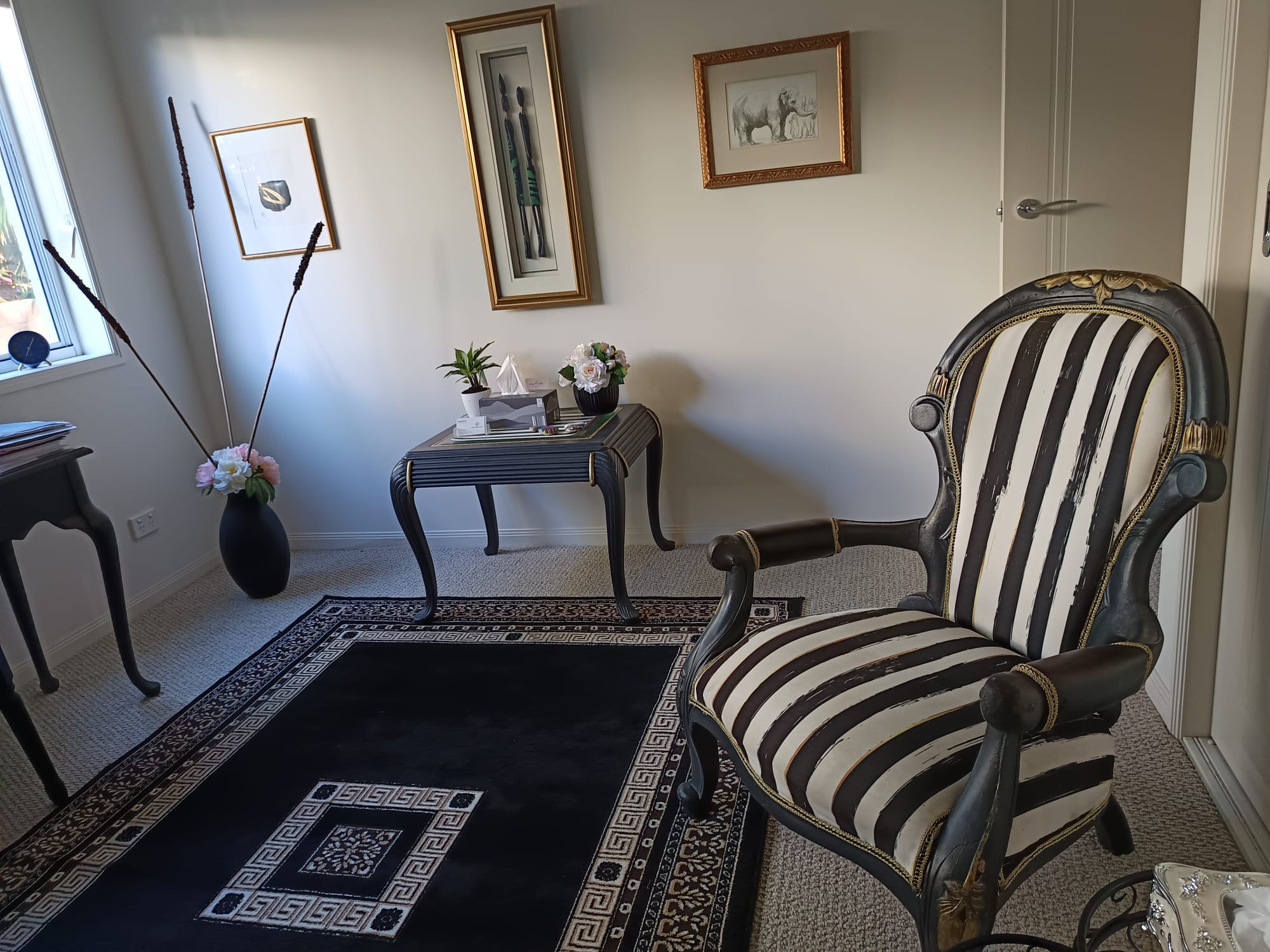 Skills4LifePsychology practice room with bookcase and armchair. Psychologist & Counselling Services in Alexandra Hills, Redlands, QLD